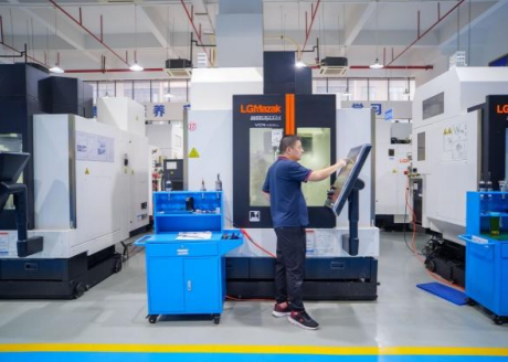 MAZAK VCN-430AVCN-430AL 3-Axis Machining Center from China – Precision 0.002-0.005mm, X550 Y430 Z550